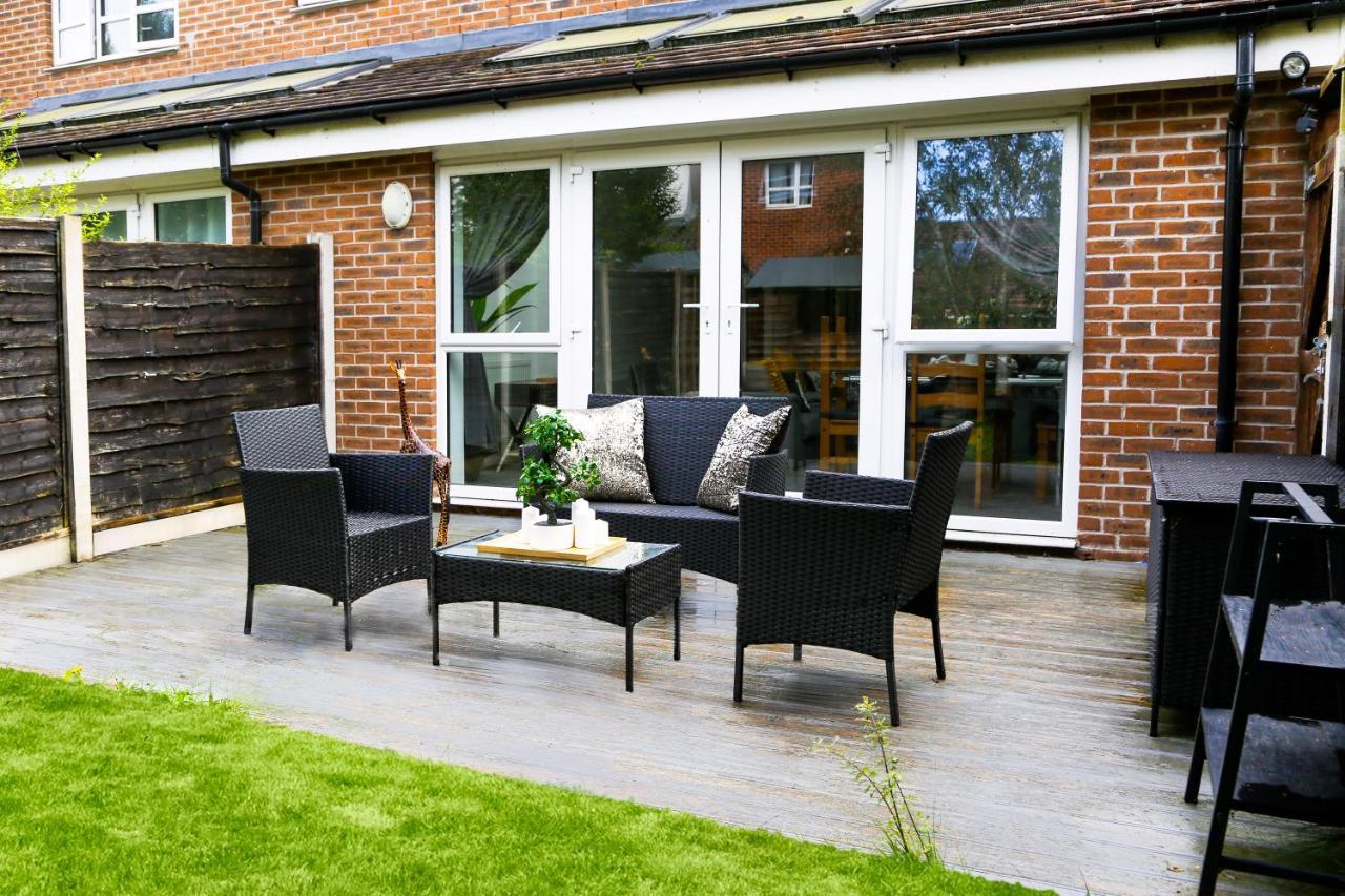 Cozy Townhouse In The Heart Of Greater Manchester Villa Exterior photo